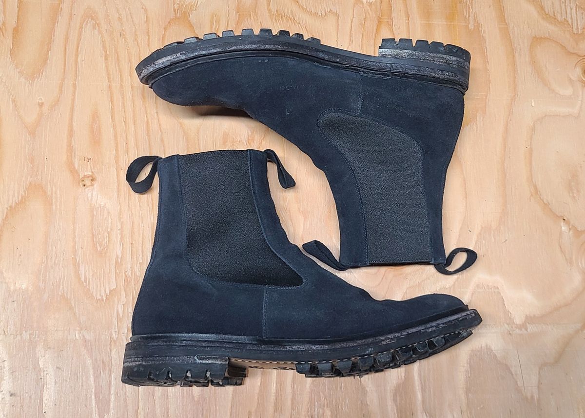 Photo by hoainp on January 6, 2025 of the Tricker's Stephen Chelsea Boot in Zonta Oceano Castorino Suede.