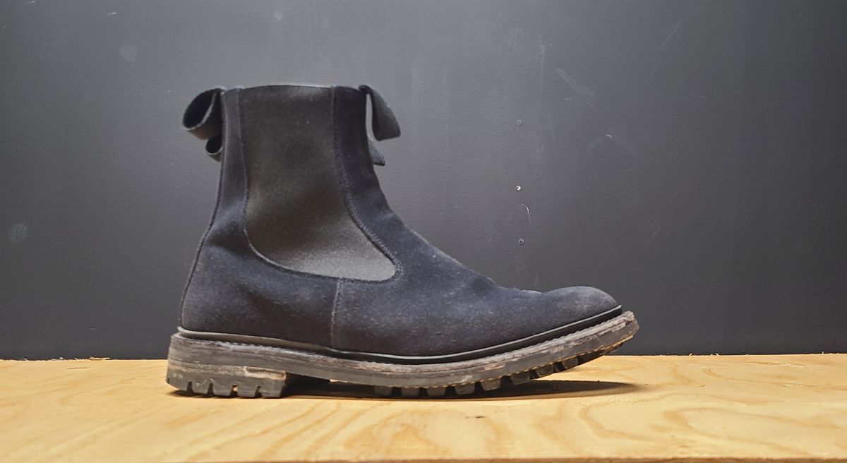 Photo by hoainp on January 6, 2025 of the Tricker's Stephen Chelsea Boot in Zonta Oceano Castorino Suede.