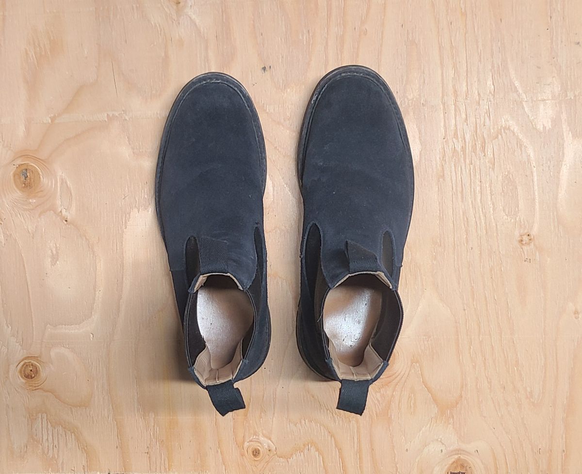 Photo by hoainp on January 6, 2025 of the Tricker's Stephen Chelsea Boot in Zonta Oceano Castorino Suede.