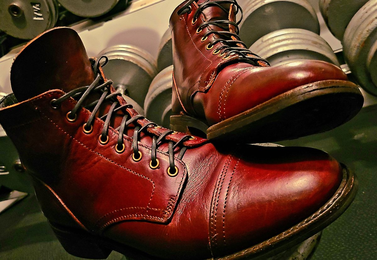 Photo by hoainp on January 22, 2024 of the Thursday Vanguard in Horween Color 8 Chromexcel.