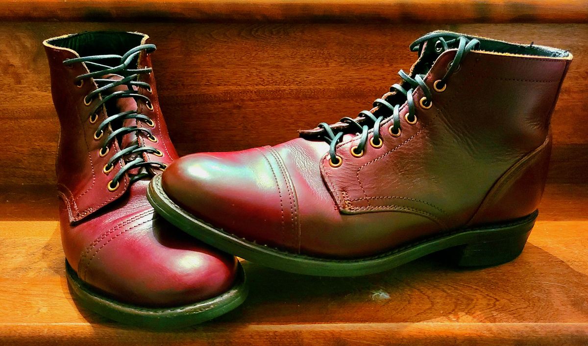 Photo by hoainp on January 22, 2024 of the Thursday Vanguard in Horween Color 8 Chromexcel.