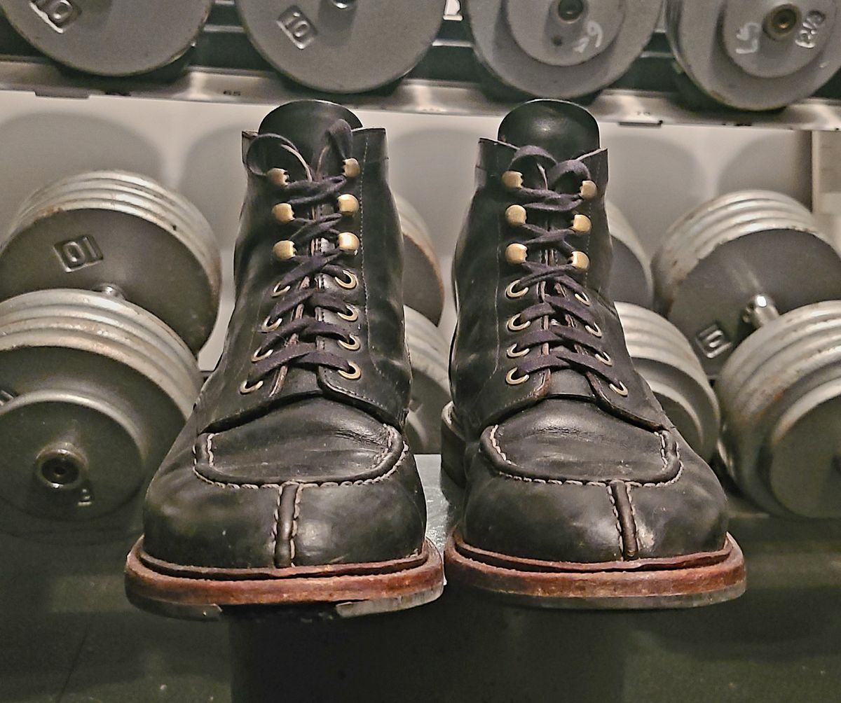 Photo by hoainp on January 6, 2024 of the Grant Stone Ottawa Boot in Horween Black Chromexcel.