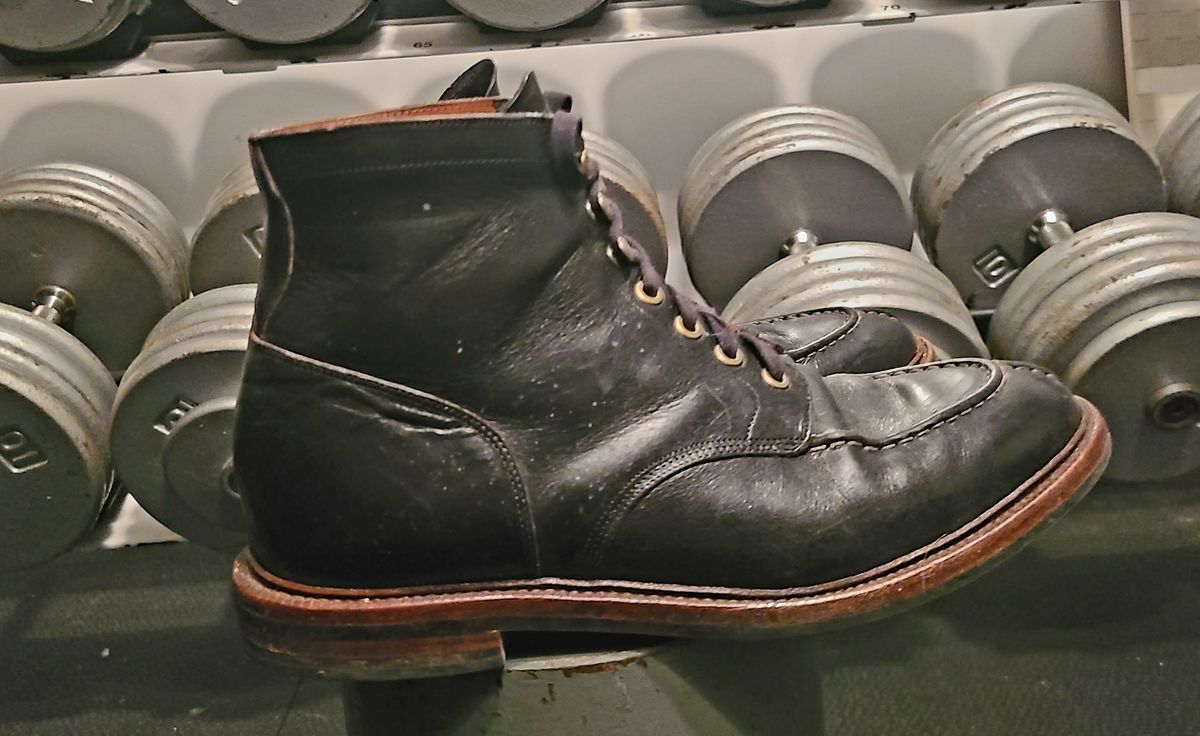 Photo by hoainp on January 6, 2024 of the Grant Stone Ottawa Boot in Horween Black Chromexcel.