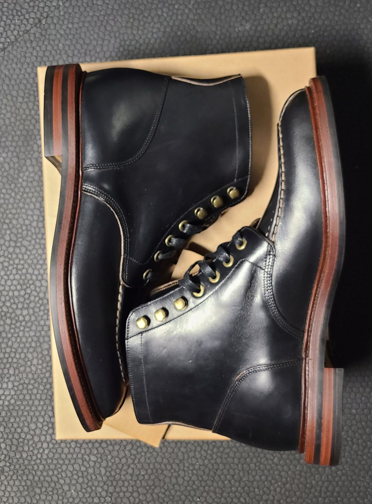 Photo by hoainp on October 7, 2023 of the Grant Stone Ottawa Boot in Horween Black Chromexcel.
