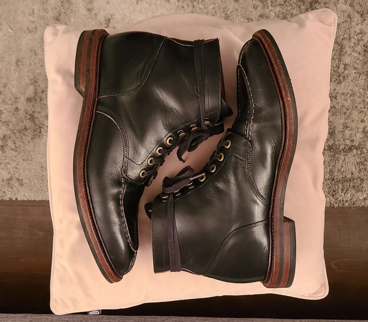 Photo by hoainp on December 6, 2023 of the Grant Stone Ottawa Boot in Horween Black Chromexcel.