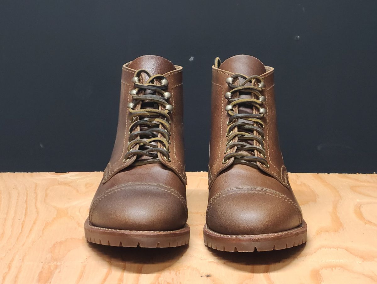 Photo by hoainp on November 2, 2025 of the Thursday Vanguard in Horween Natural Waxed Flesh.