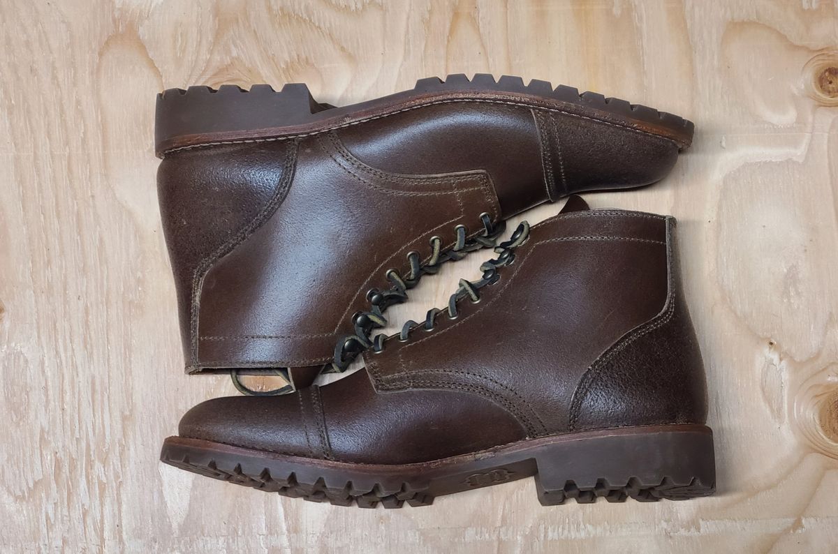 Photo by hoainp on November 2, 2025 of the Thursday Vanguard in Horween Natural Waxed Flesh.