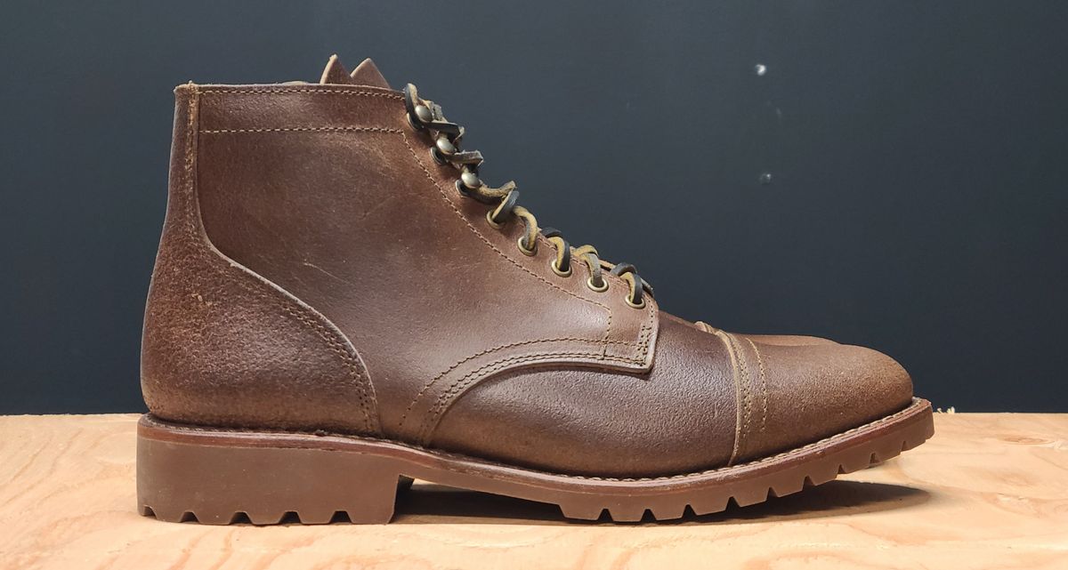 Photo by hoainp on November 2, 2025 of the Thursday Vanguard in Horween Natural Waxed Flesh.