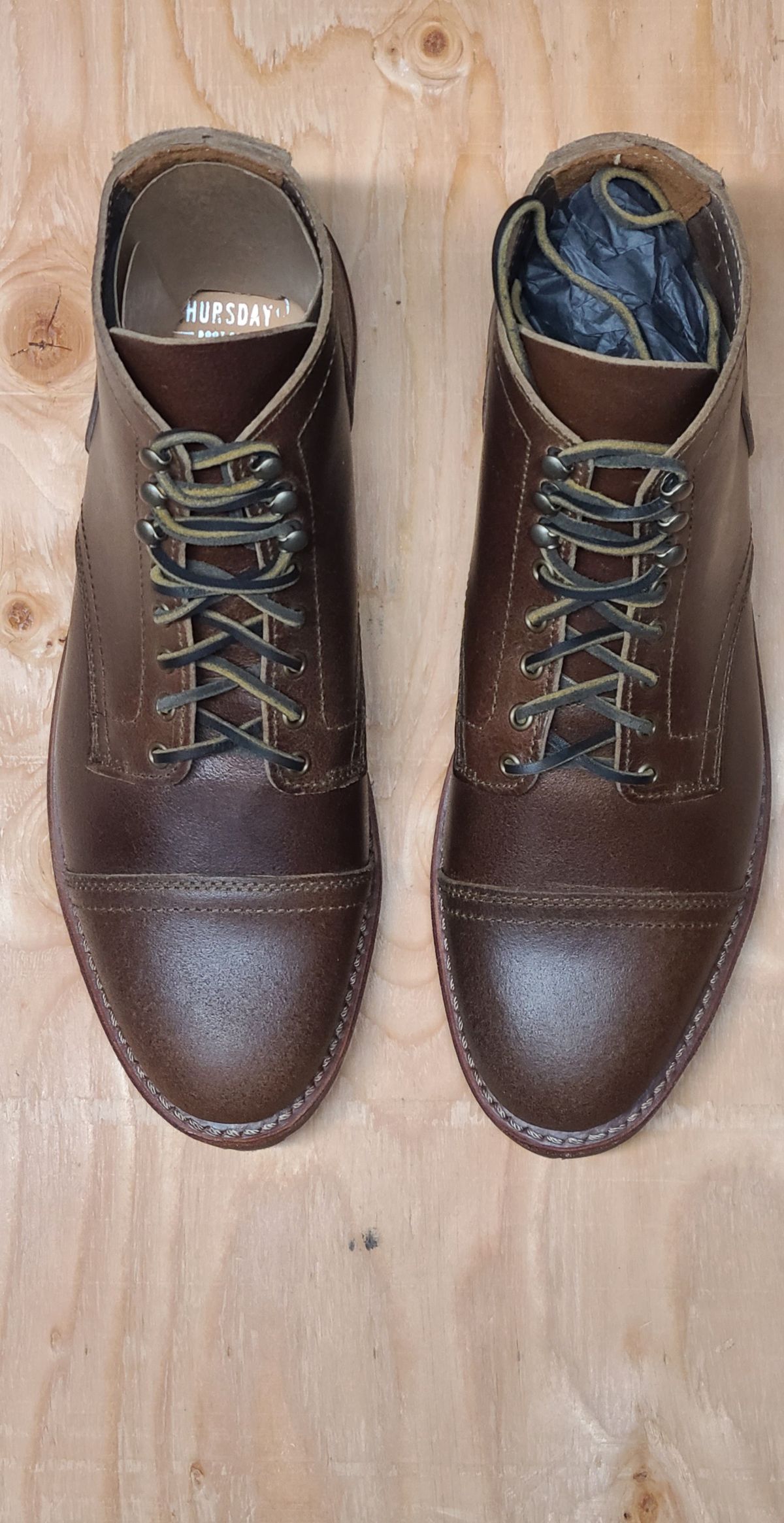 Photo by hoainp on November 2, 2025 of the Thursday Vanguard in Horween Natural Waxed Flesh.