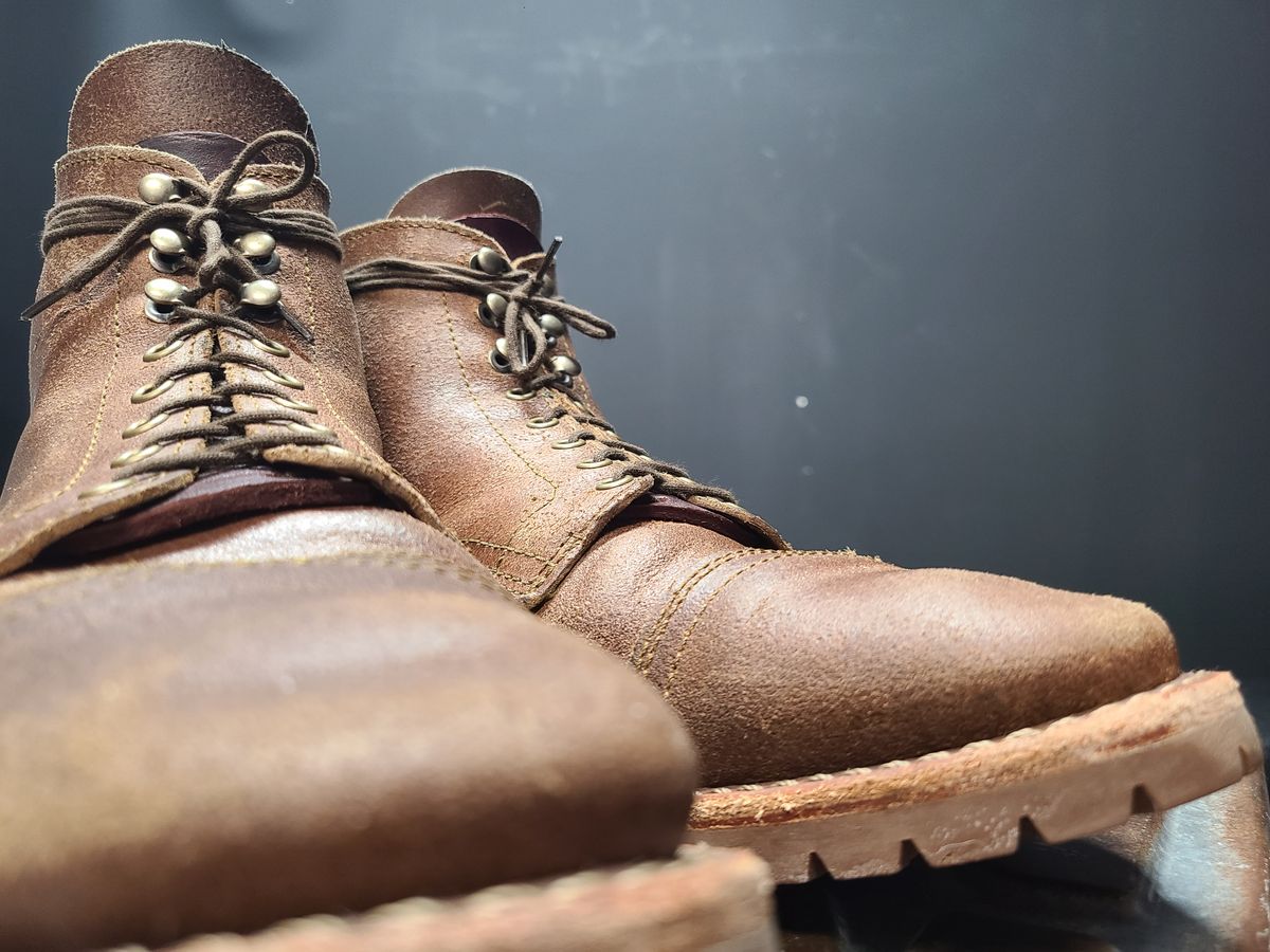 Photo by hoainp on December 2, 2025 of the Thursday Vanguard in Horween Natural Waxed Flesh.