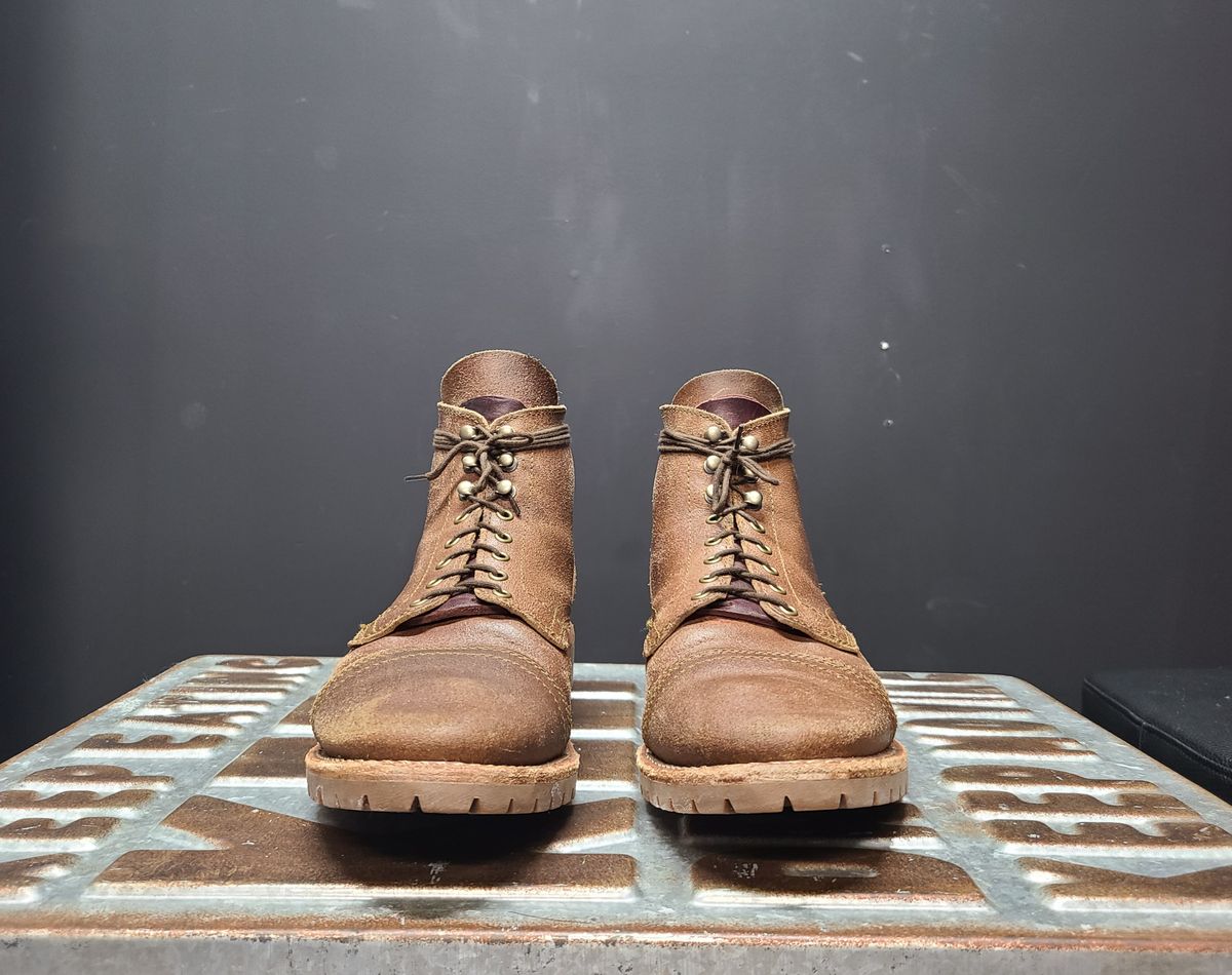 Photo by hoainp on December 2, 2025 of the Thursday Vanguard in Horween Natural Waxed Flesh.