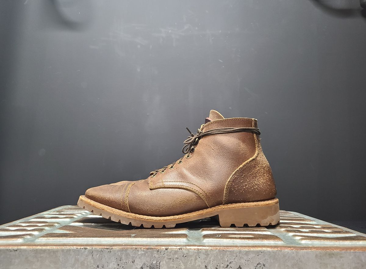 Photo by hoainp on December 2, 2025 of the Thursday Vanguard in Horween Natural Waxed Flesh.