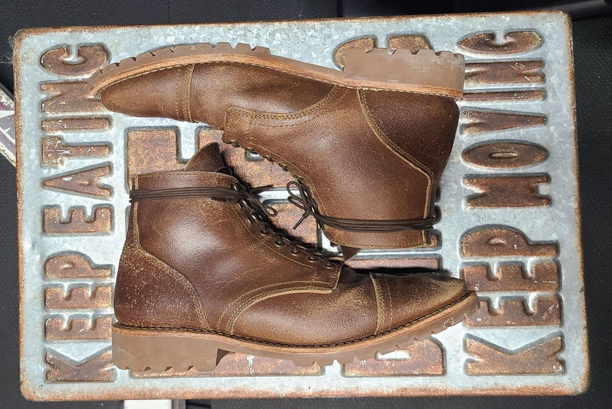 Photo by hoainp on December 2, 2025 of the Thursday Vanguard in Horween Natural Waxed Flesh.