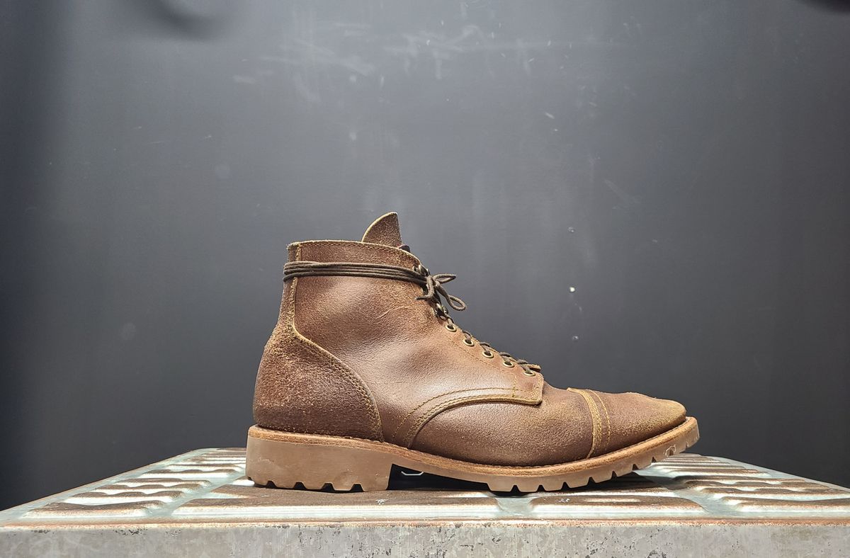 Photo by hoainp on December 2, 2025 of the Thursday Vanguard in Horween Natural Waxed Flesh.