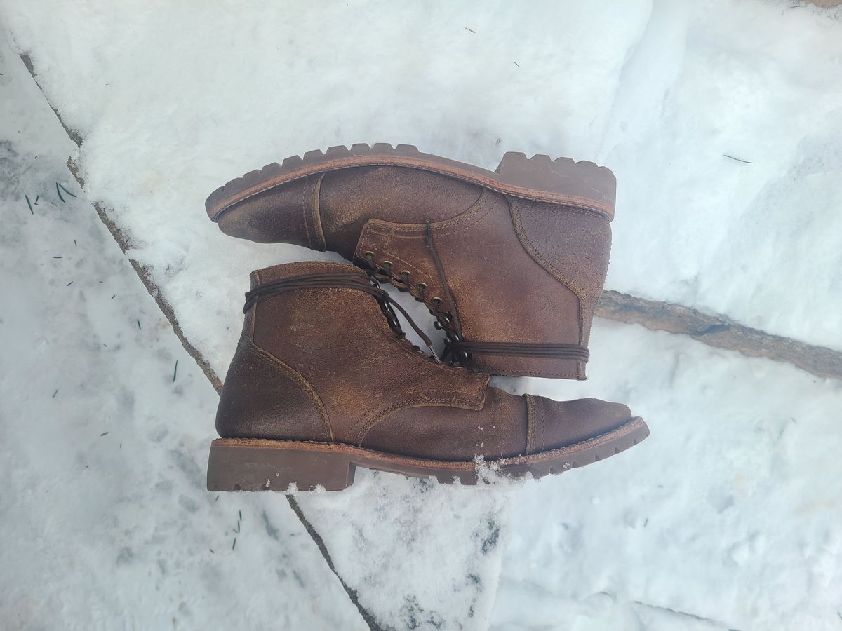 Photo by hoainp on January 4, 2026 of the Thursday Vanguard in Horween Natural Waxed Flesh.