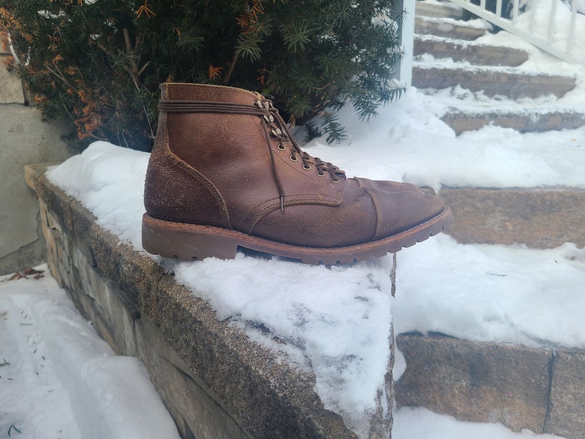 Photo by hoainp on January 4, 2026 of the Thursday Vanguard in Horween Natural Waxed Flesh.