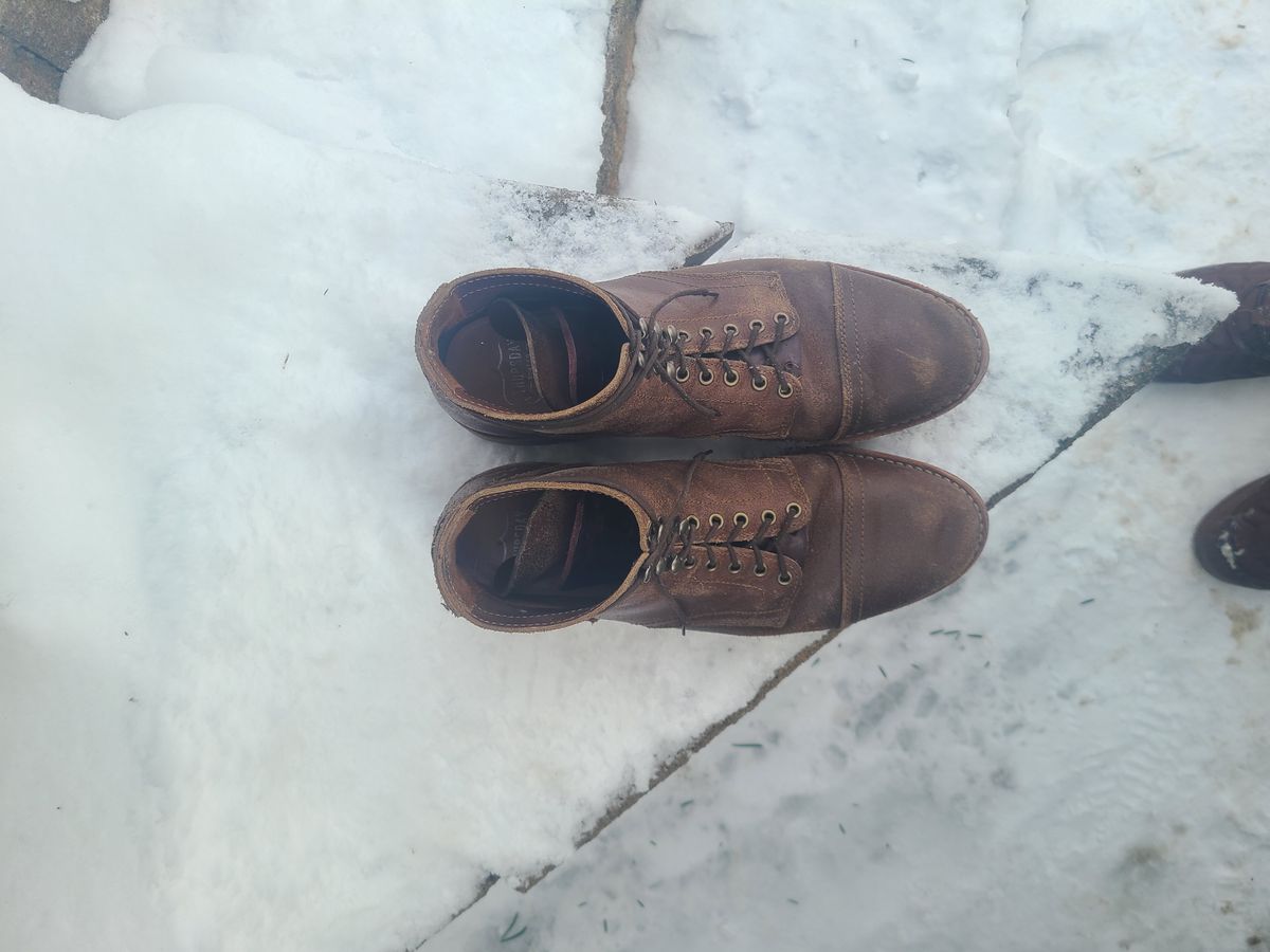 Photo by hoainp on January 4, 2026 of the Thursday Vanguard in Horween Natural Waxed Flesh.