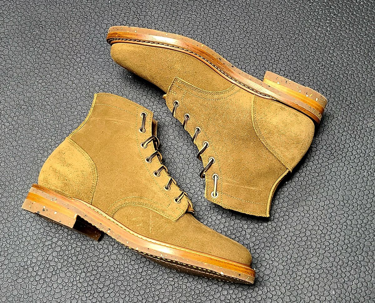 Photo by hoainp on June 18, 2024 of the Truman Plain Toe Boot in Dark Coyote Roughout.