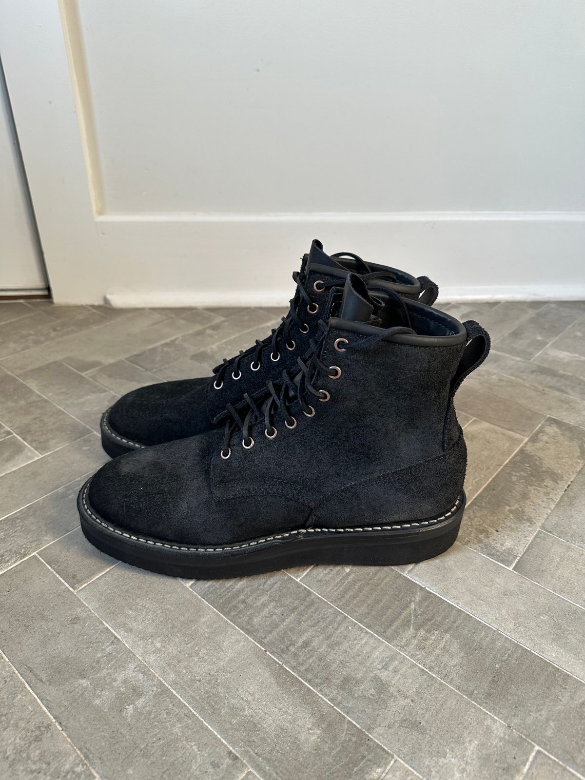Photo by incorrectpath on September 19, 2025 of the White's 350 Cruiser in Seidel Black Oil Tan Roughout.