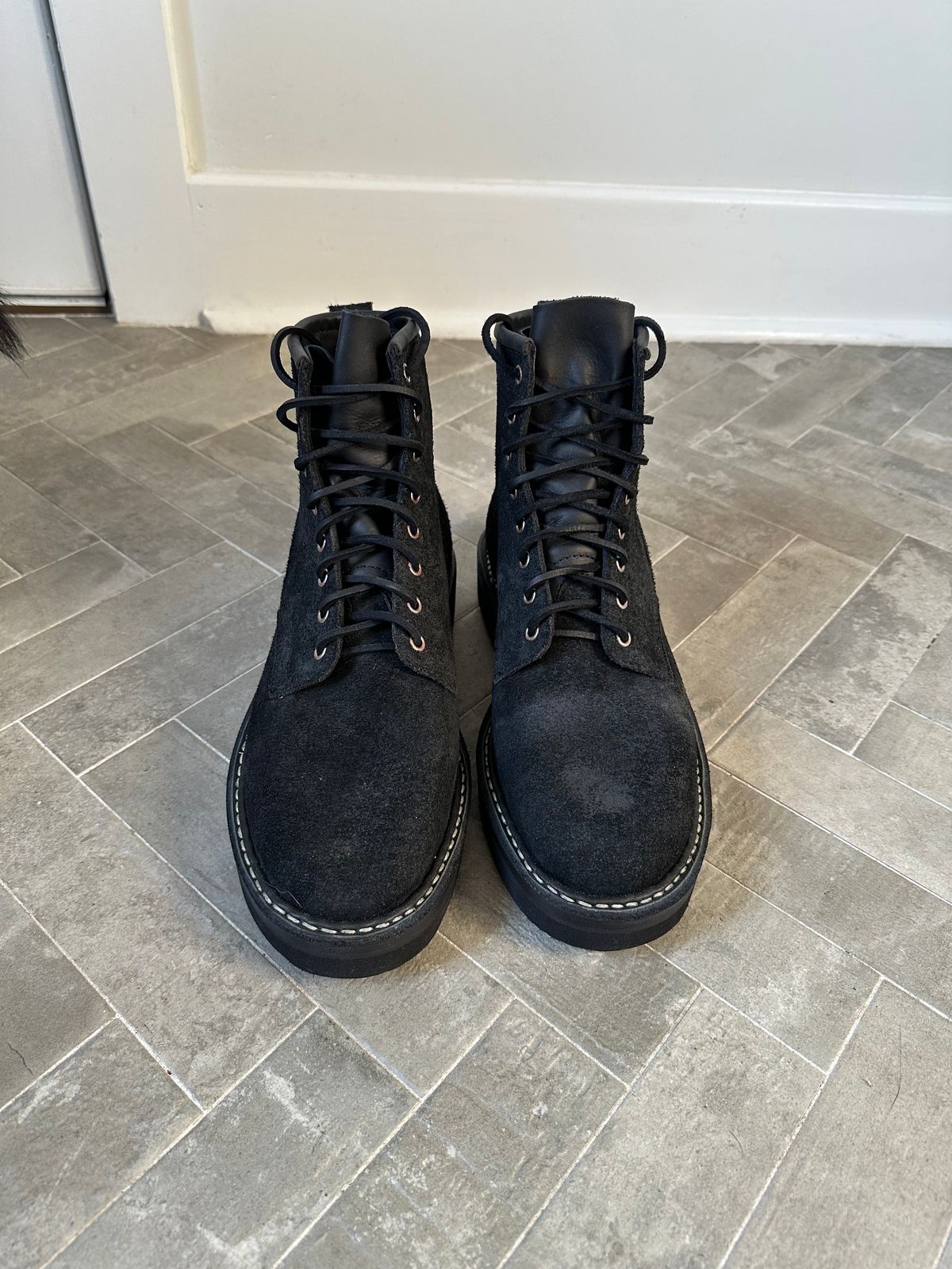 Photo by incorrectpath on September 19, 2025 of the White's 350 Cruiser in Seidel Black Oil Tan Roughout.