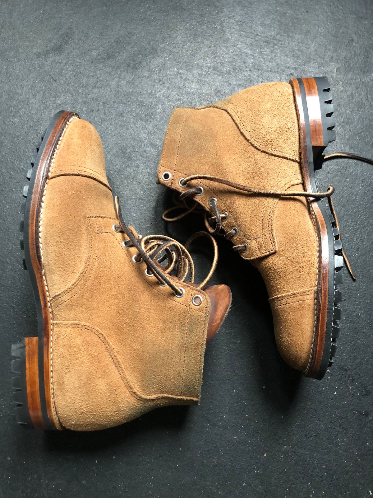 Photo by incorrectpath on October 2, 2022 of the Viberg Service Boot PCT in Horween Natural Chromexcel Roughout.