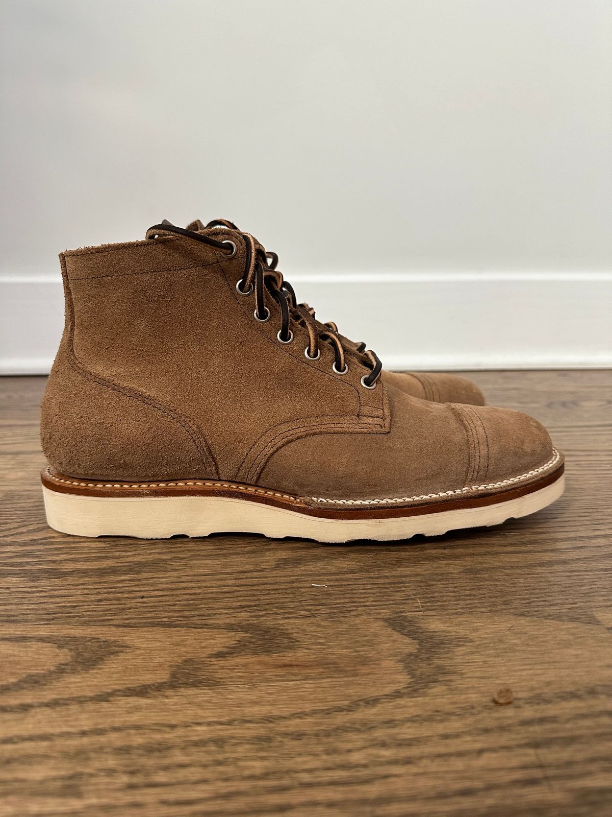 Photo by incorrectpath on November 29, 2023 of the Viberg Service Boot PCT in Horween Natural Chromexcel Roughout.