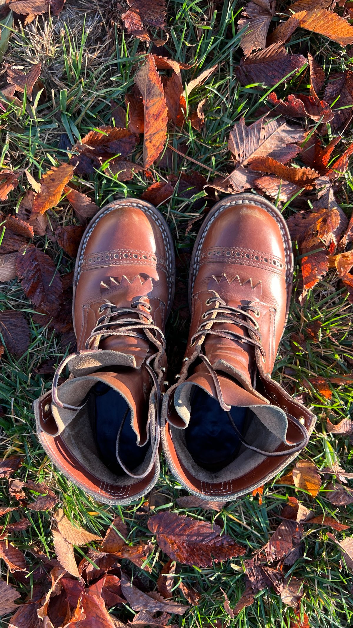 Photo by KentuckyDenimHead on November 5, 2024 of the White's Bounty Hunter in Horween British Tan Chromexcel.