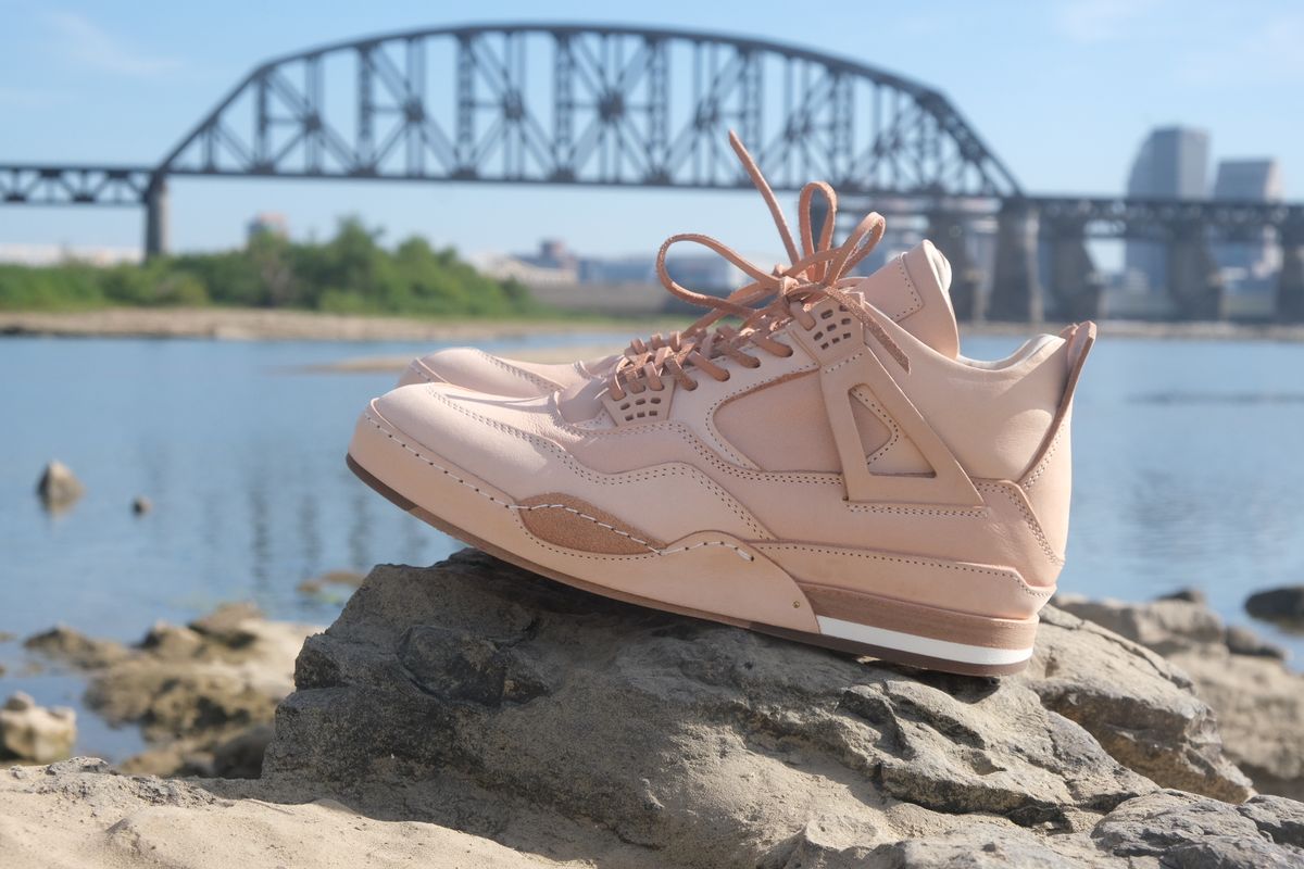 Photo by KentuckyDenimHead on October 1, 2025 of the Hender Scheme Manual Industrial Products 10 in Natural Veg-Tanned Cowhide.