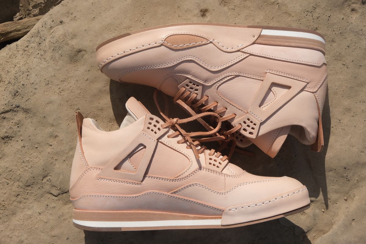 Photo by KentuckyDenimHead on October 1, 2025 of the Hender Scheme Manual Industrial Products 10 in Natural Veg-Tanned Cowhide.