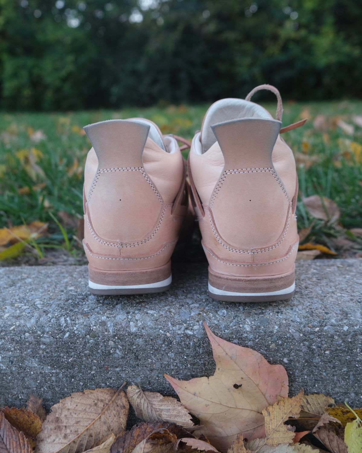 Photo by KentuckyDenimHead on November 6, 2025 of the Hender Scheme Manual Industrial Products 10 in Natural Veg-Tanned Cowhide.