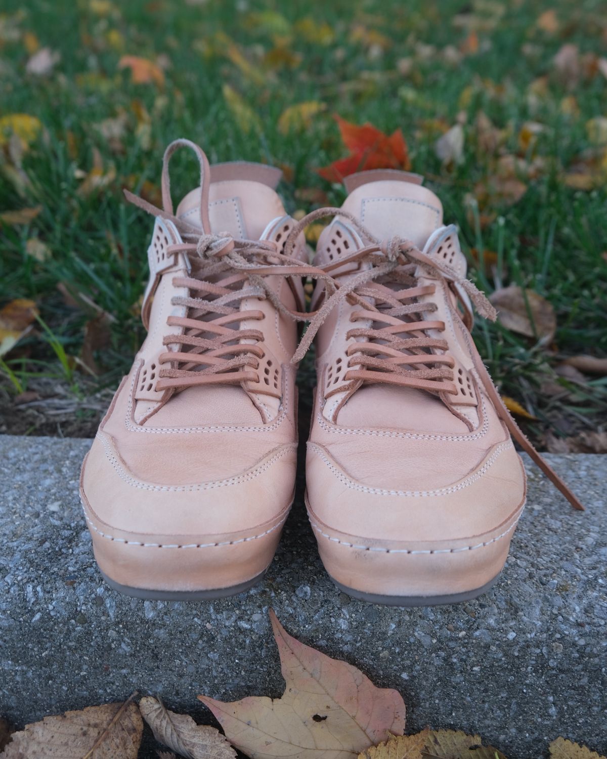 Photo by KentuckyDenimHead on November 6, 2025 of the Hender Scheme Manual Industrial Products 10 in Natural Veg-Tanned Cowhide.