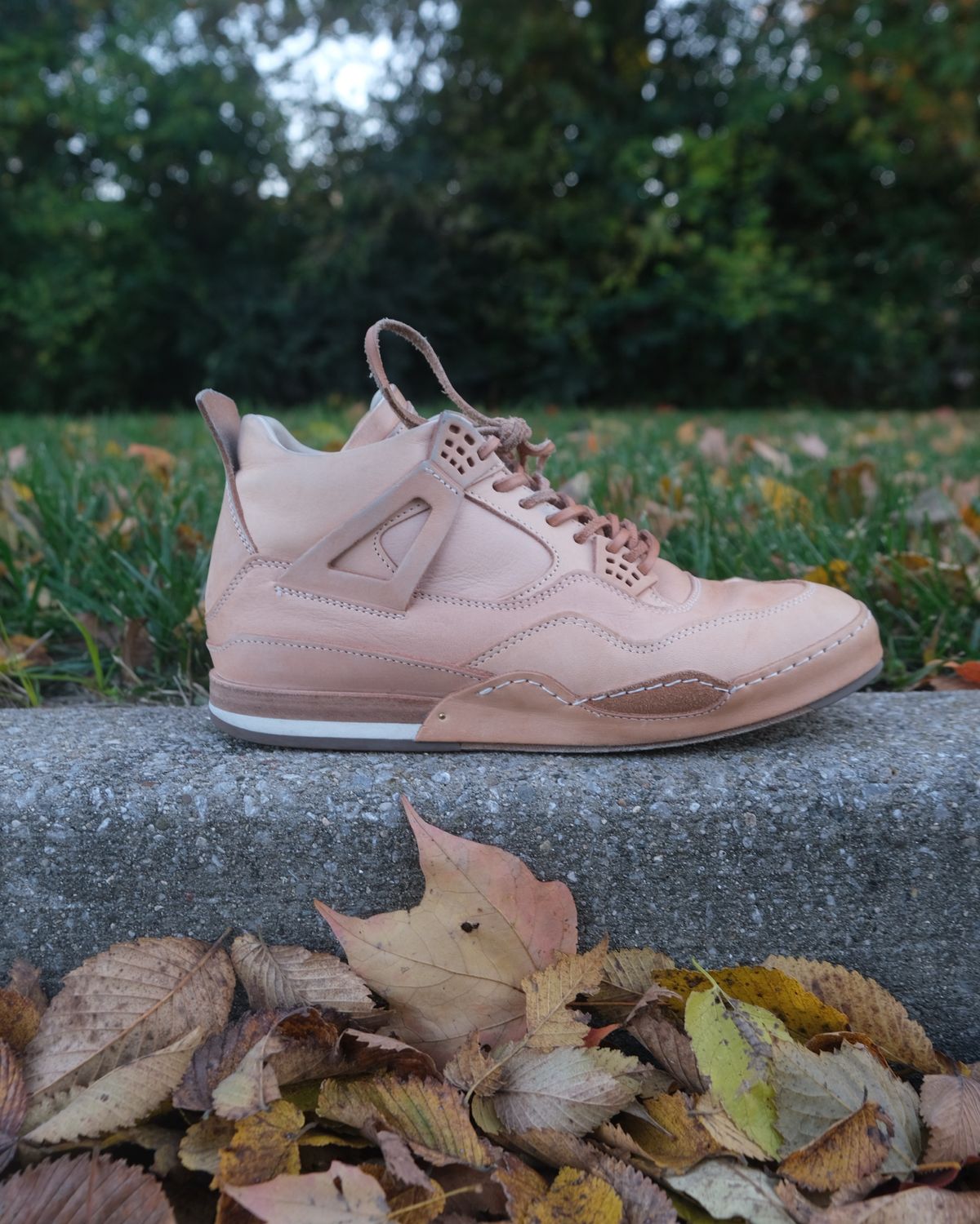 Photo by KentuckyDenimHead on November 6, 2025 of the Hender Scheme Manual Industrial Products 10 in Natural Veg-Tanned Cowhide.