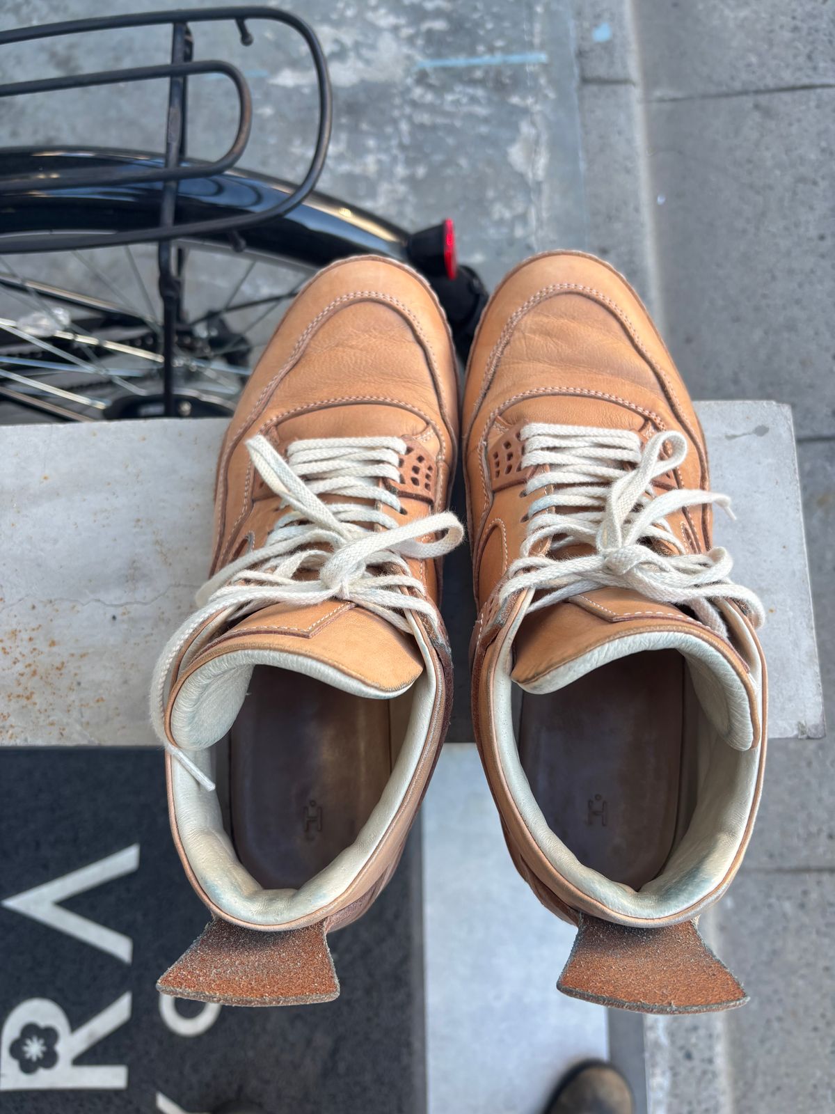 Photo by KentuckyDenimHead on December 4, 2025 of the Hender Scheme Manual Industrial Products 10 in Natural Veg-Tanned Cowhide.