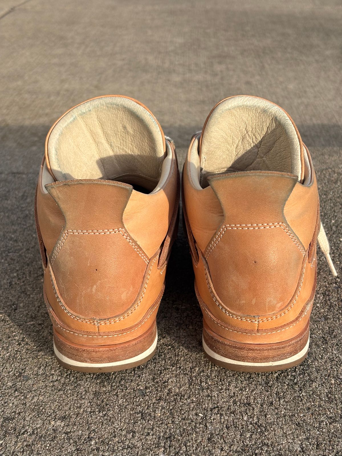 Photo by KentuckyDenimHead on January 5, 2026 of the Hender Scheme Manual Industrial Products 10 in Natural Veg-Tanned Cowhide.