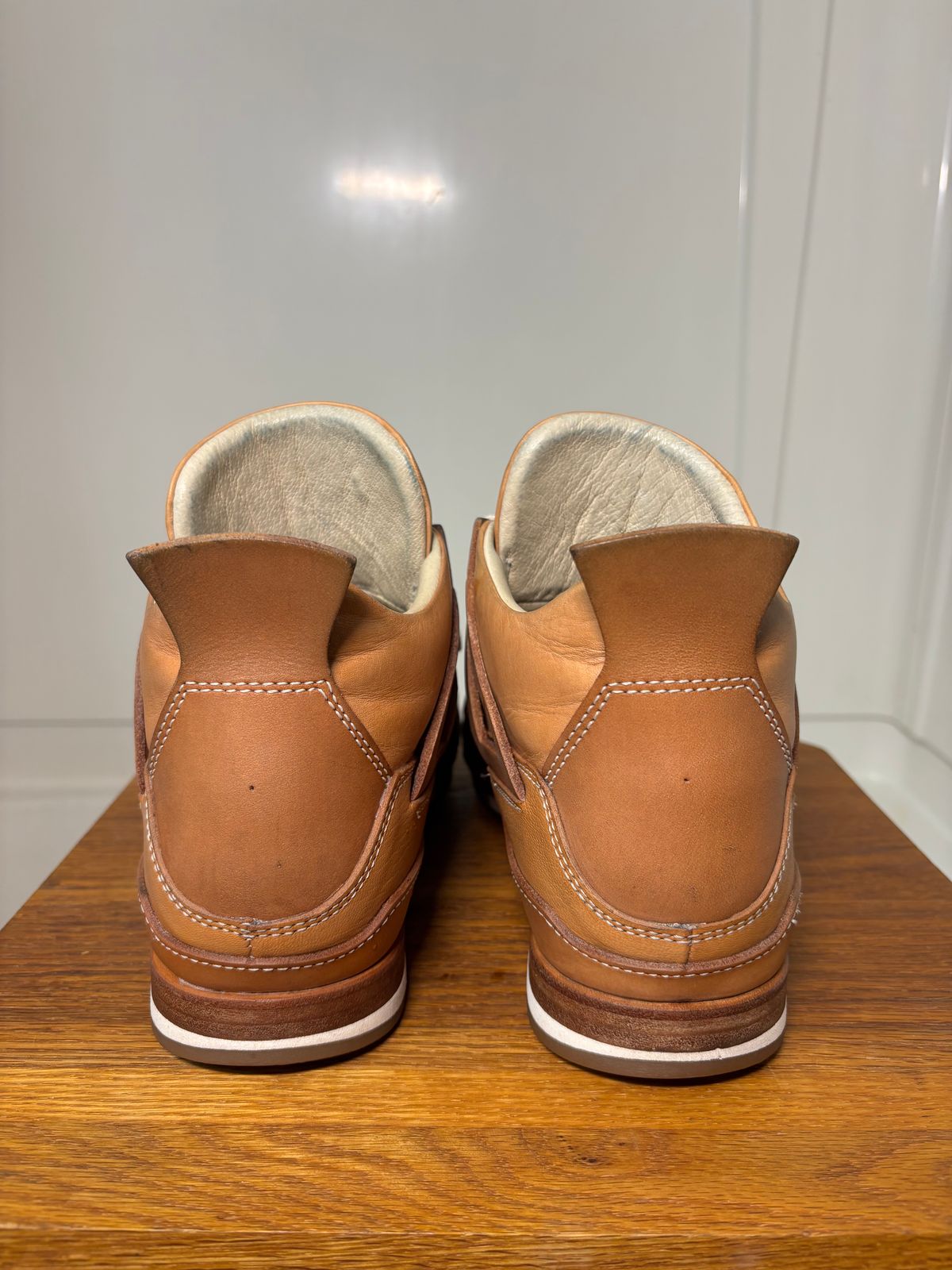 Photo by KentuckyDenimHead on February 5, 2026 of the Hender Scheme Manual Industrial Products 10 in Natural Veg-Tanned Cowhide.
