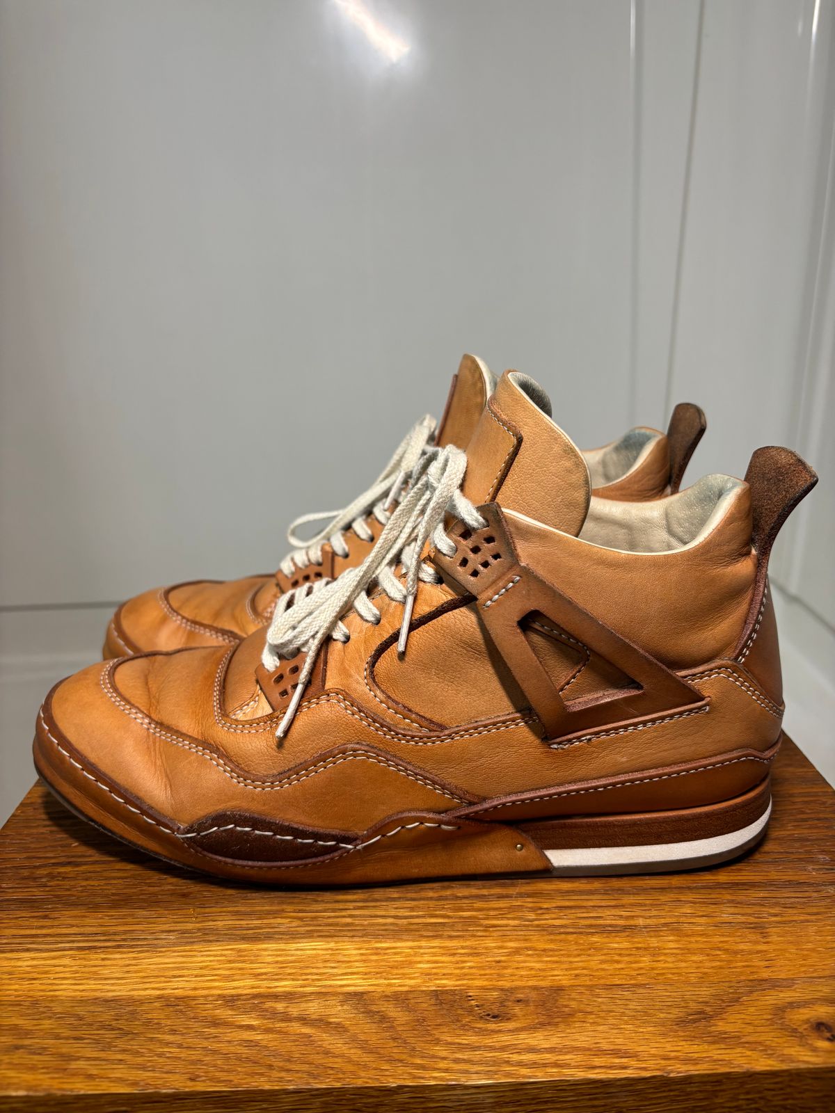 Photo by KentuckyDenimHead on February 5, 2026 of the Hender Scheme Manual Industrial Products 10 in Natural Veg-Tanned Cowhide.