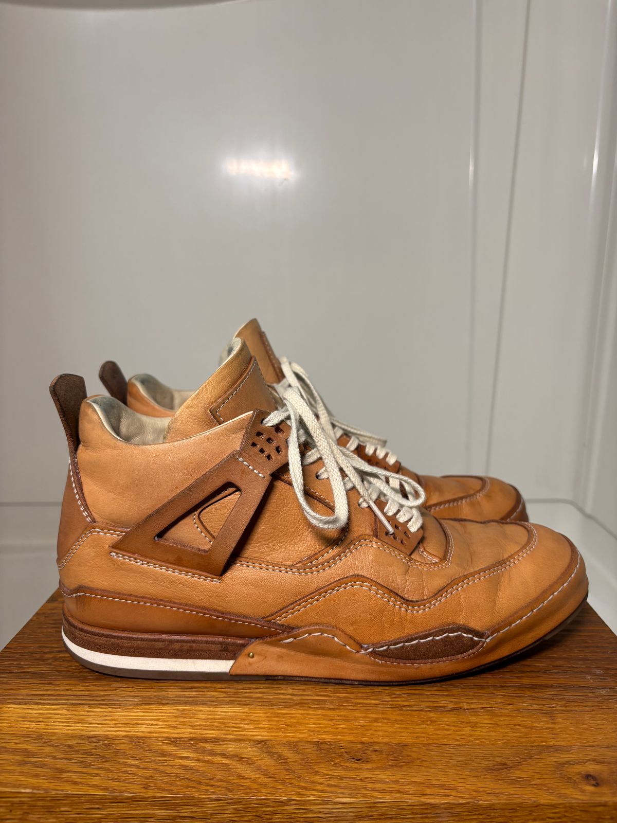 Photo by KentuckyDenimHead on February 5, 2026 of the Hender Scheme Manual Industrial Products 10 in Natural Veg-Tanned Cowhide.