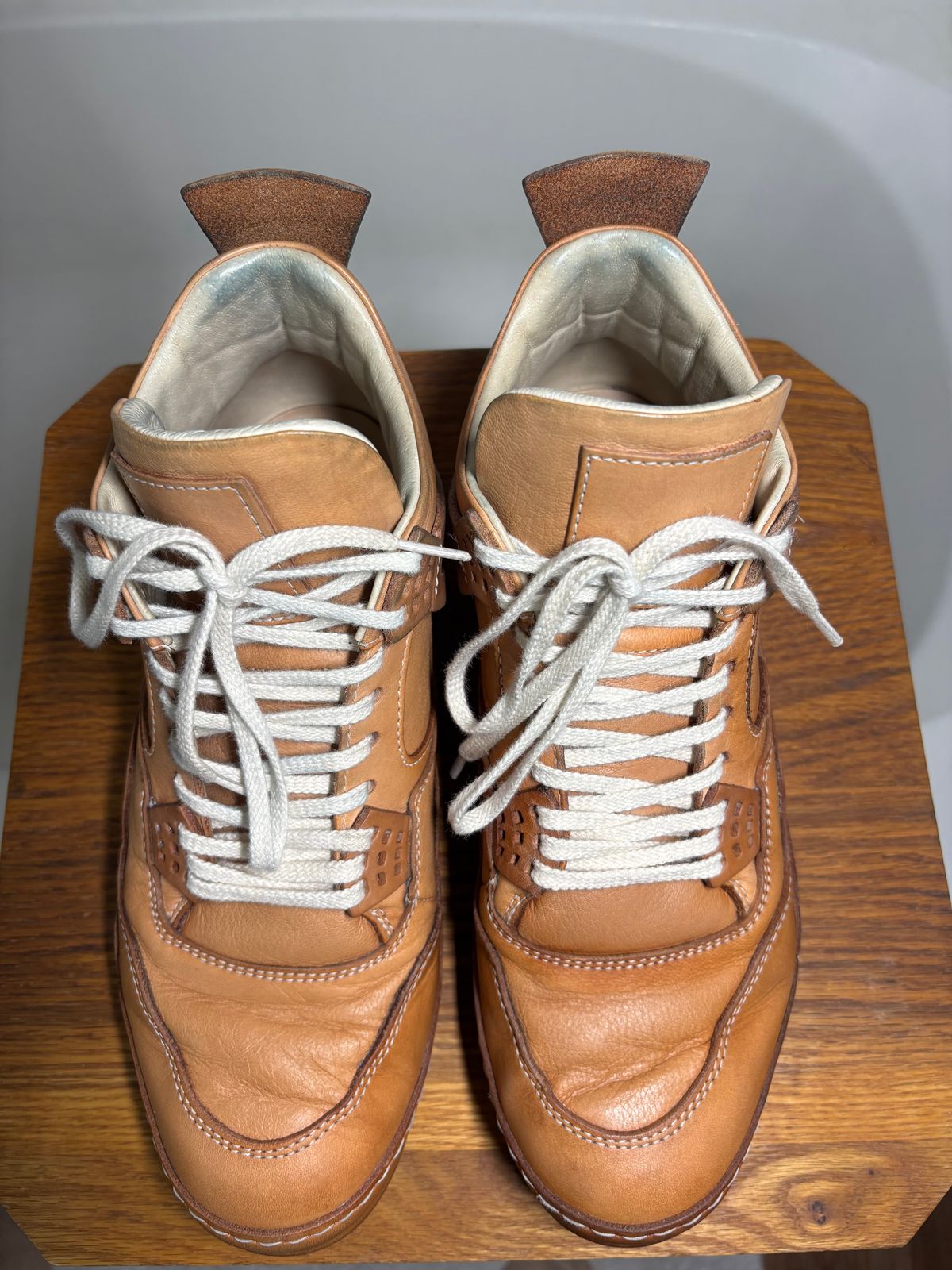 Photo by KentuckyDenimHead on February 5, 2026 of the Hender Scheme Manual Industrial Products 10 in Natural Veg-Tanned Cowhide.