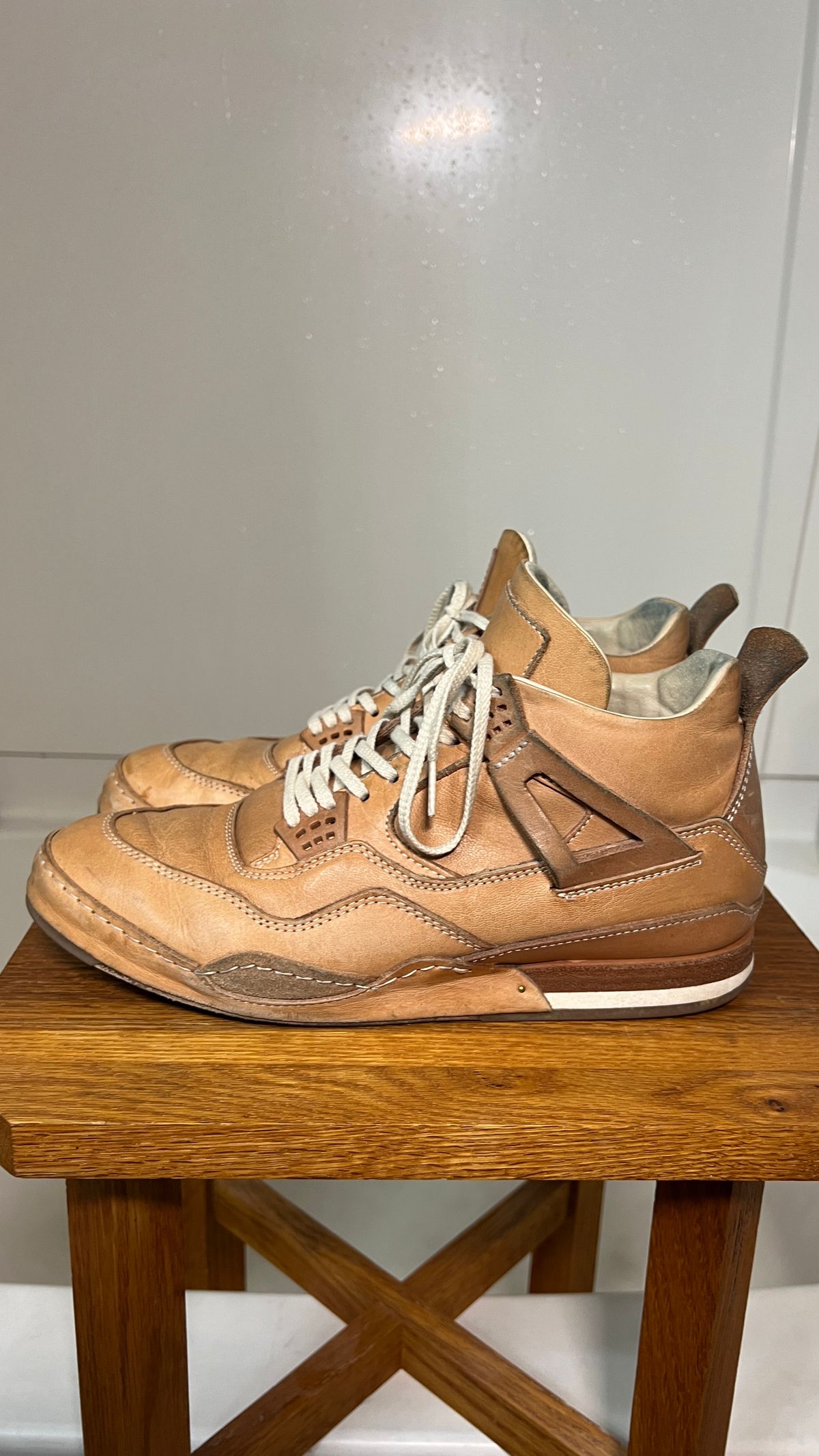 Photo by KentuckyDenimHead on March 7, 2026 of the Hender Scheme Manual Industrial Products 10 in Natural Veg-Tanned Cowhide.