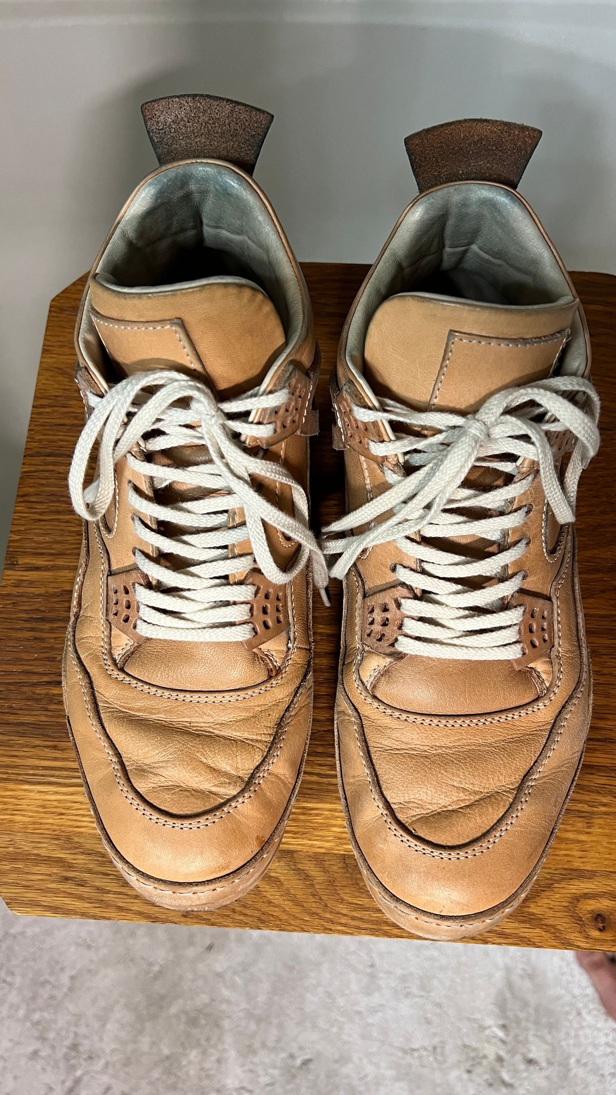 Photo by KentuckyDenimHead on March 7, 2026 of the Hender Scheme Manual Industrial Products 10 in Natural Veg-Tanned Cowhide.