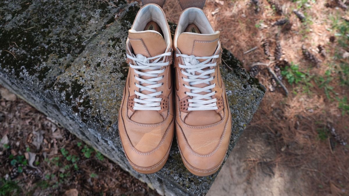 Photo by KentuckyDenimHead on April 5, 2026 of the Hender Scheme Manual Industrial Products 10 in Natural Veg-Tanned Cowhide.