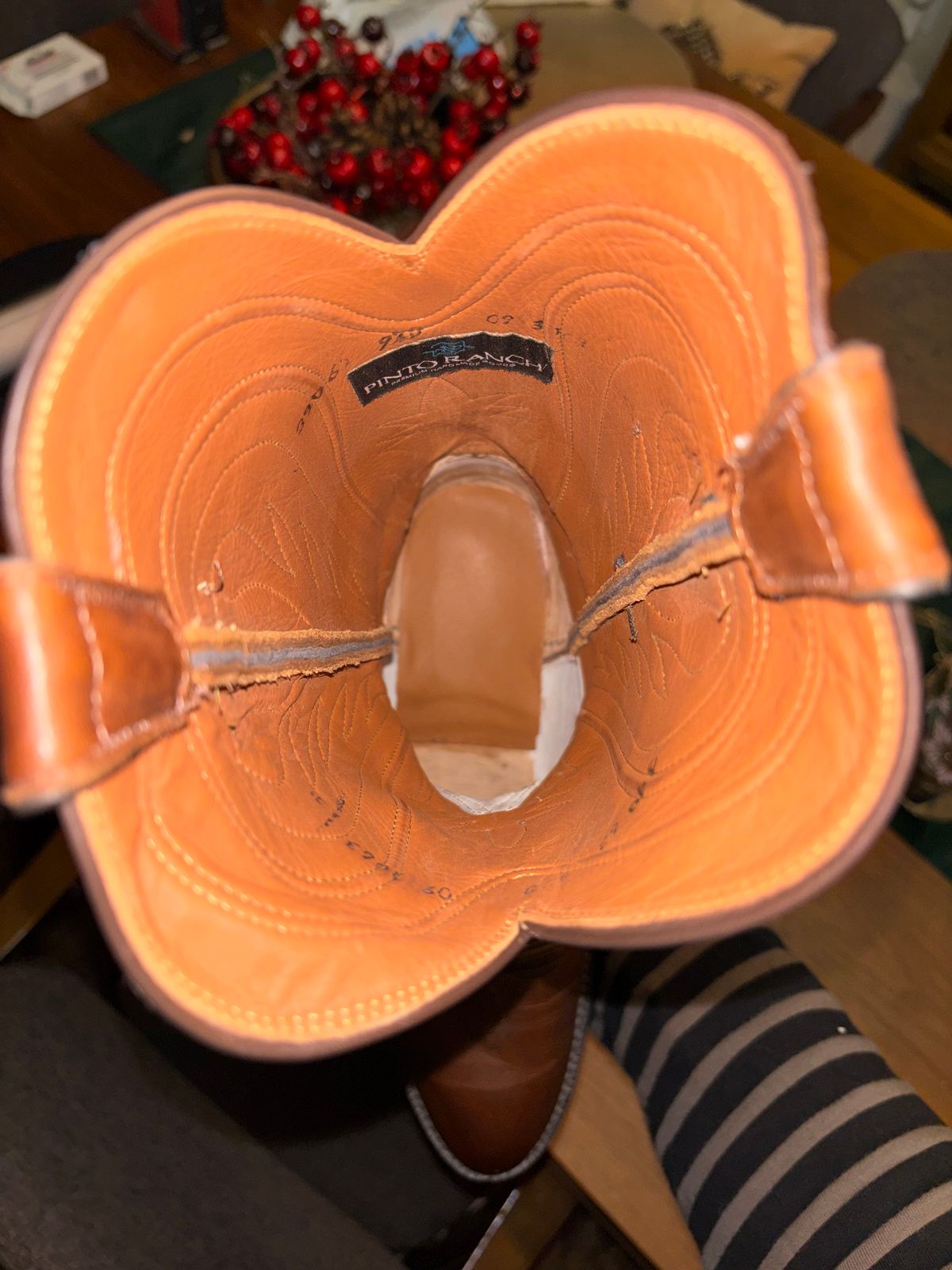 Photo by Asian on December 29, 2025 of the Black Jack Boots Ranch Hand in Ranch Hand - Burnished Brown.