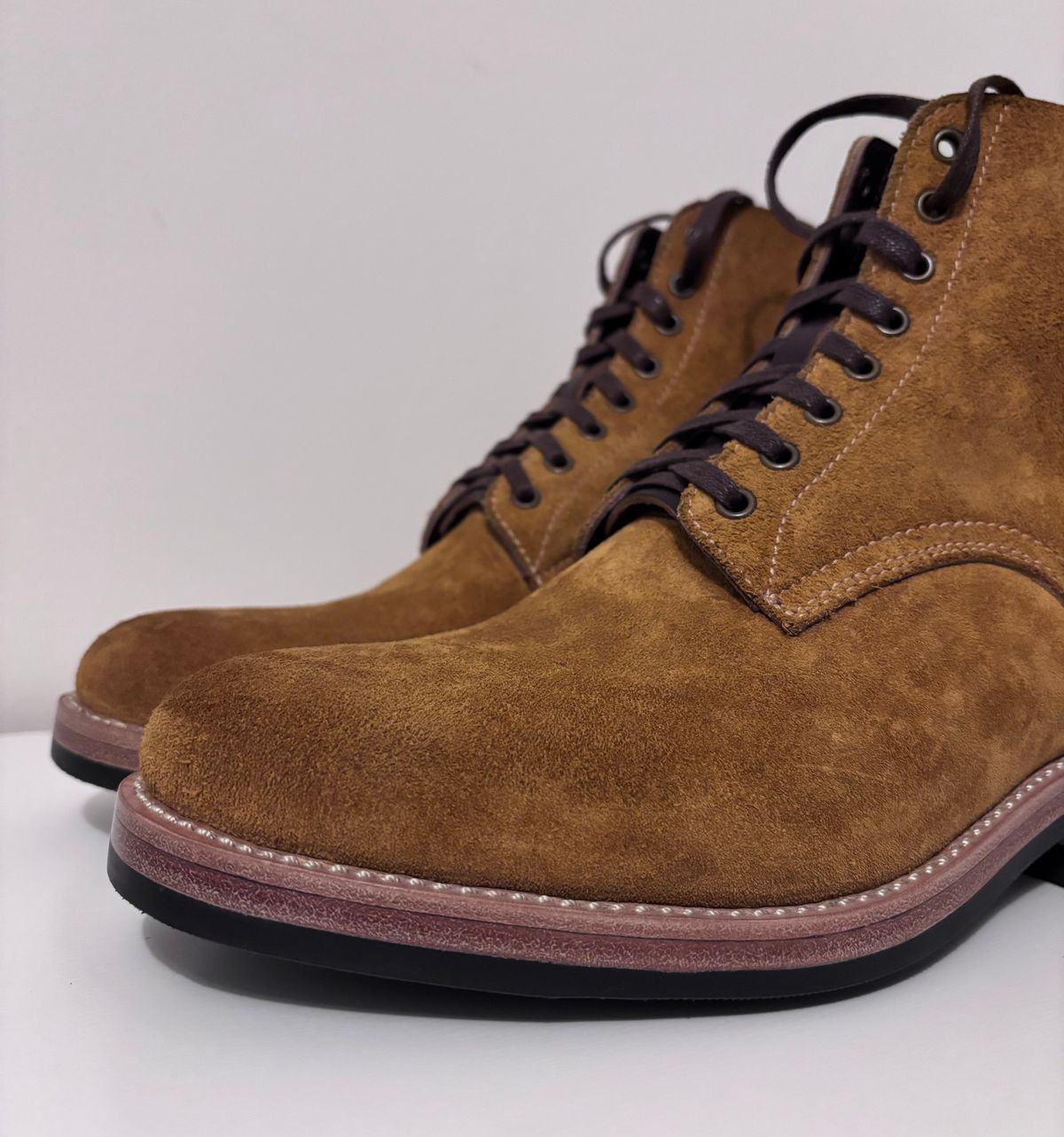 Photo by RawCordedSoul on October 18, 2024 of the Kiattoko Boondocker in Horween Wheat Chamois Reverse.