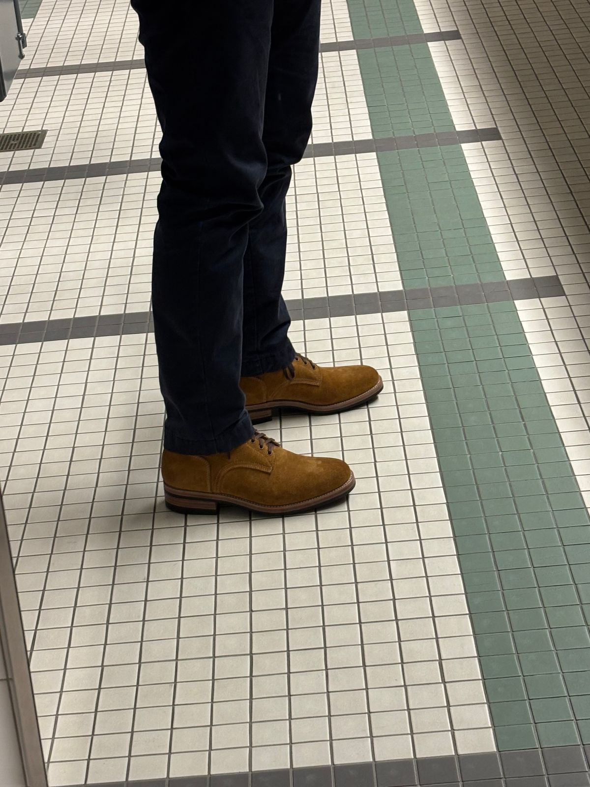 Photo by RawCordedSoul on December 17, 2024 of the Kiattoko Boondocker in Horween Wheat Chamois Reverse.