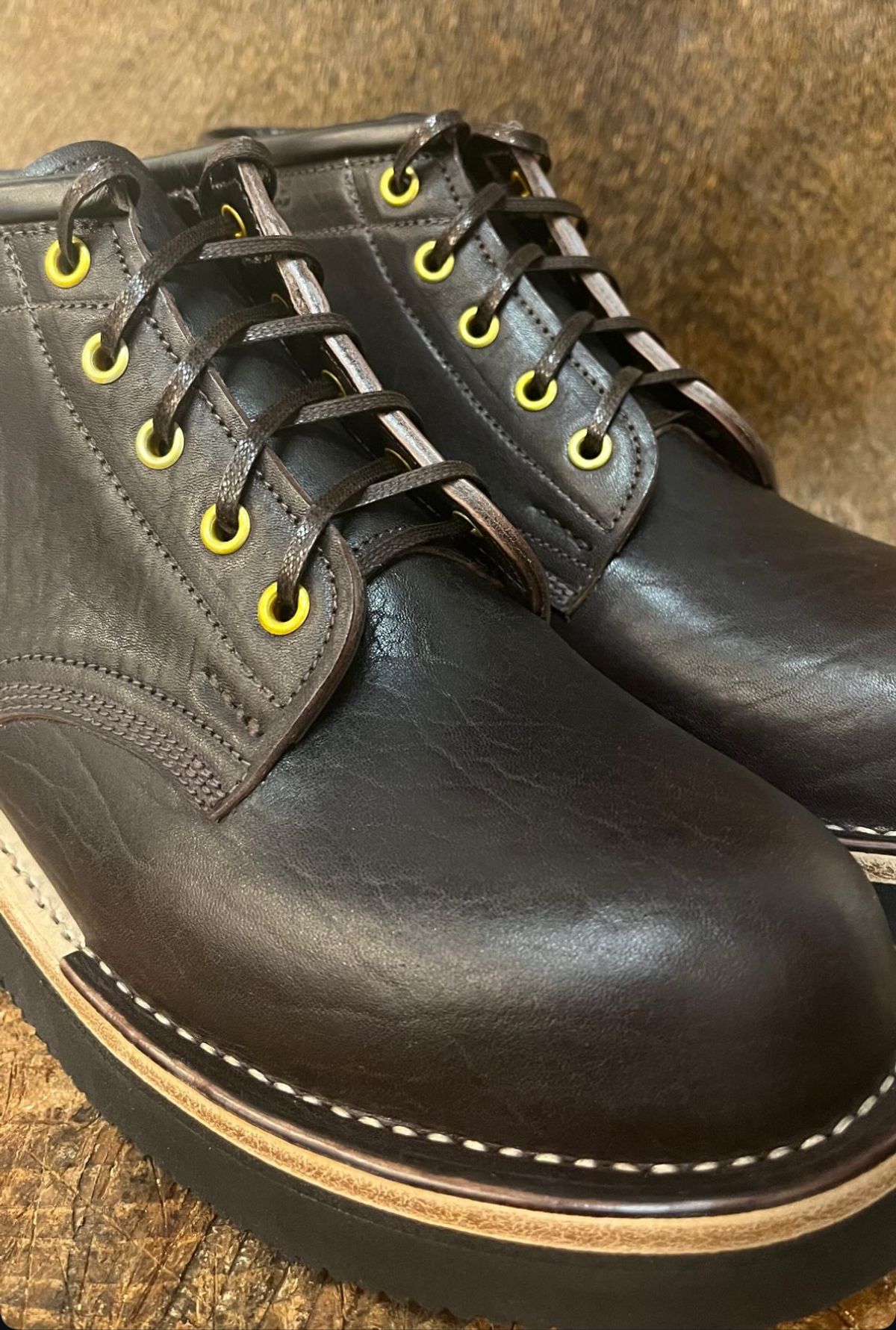 Photo by RawCordedSoul on March 6, 2025 of the Ken Diamond 1/2 Cut in Horween Dark Brown Aspen Double Horsefront.