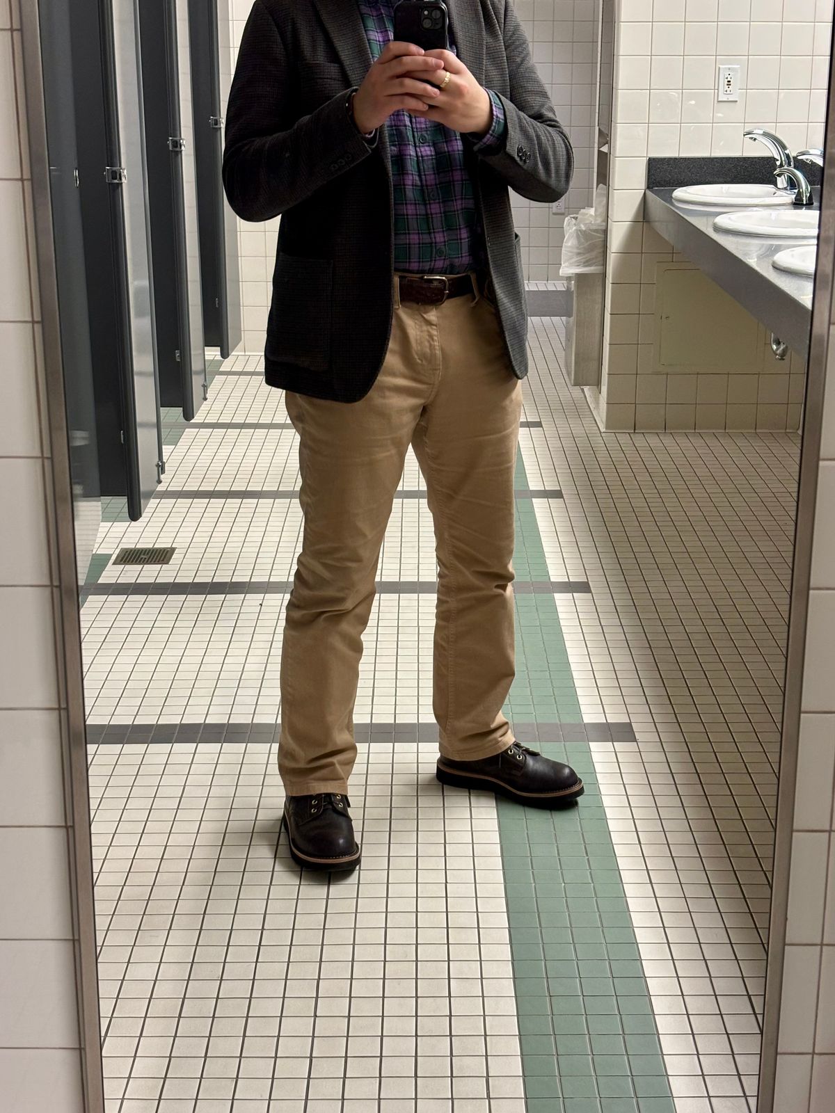 Photo by RawCordedSoul on March 11, 2025 of the Ken Diamond 1/2 Cut in Horween Dark Brown Aspen Double Horsefront.