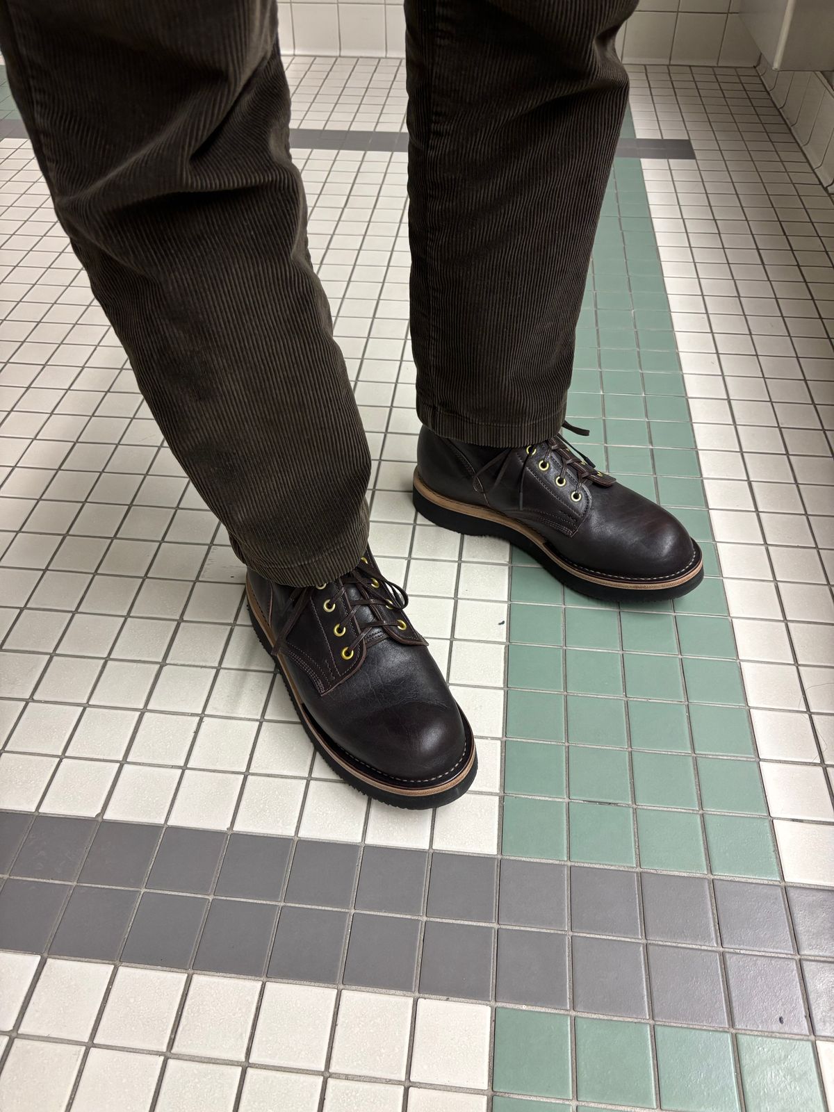 Photo by RawCordedSoul on March 12, 2025 of the Ken Diamond 1/2 Cut in Horween Dark Brown Aspen Double Horsefront.