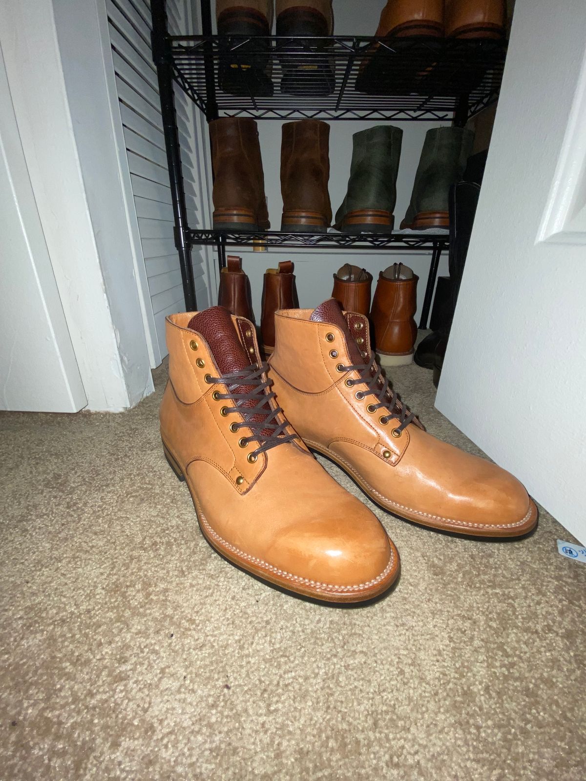Photo by RawCordedSoul on November 1, 2023 of the Iron Boots x Østmo Type 1 in Maryam Washed Natural Horsefront.