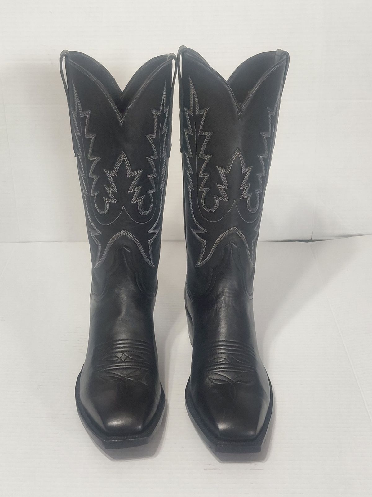 Photo by Asian on February 9, 2026 of the BNV: Botas Nuevas Vizcaya Cowboy Boot in European Calf, Black.