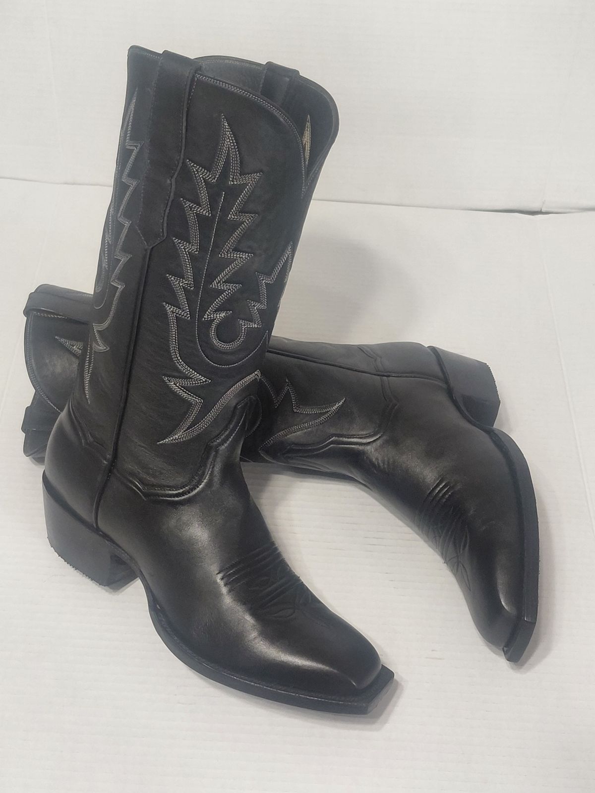 Photo by Asian on February 9, 2026 of the BNV: Botas Nuevas Vizcaya Cowboy Boot in European Calf, Black.